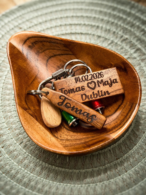 Personalisierter Holz Schlüsselanhänger beidseitig graviert – Name & Datum + Foto | Geschenk für Paare, Valentinstag, Jahrestag